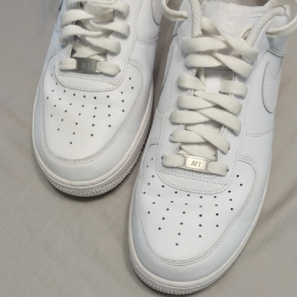 Nike Air Force One - Picture 6 of 17